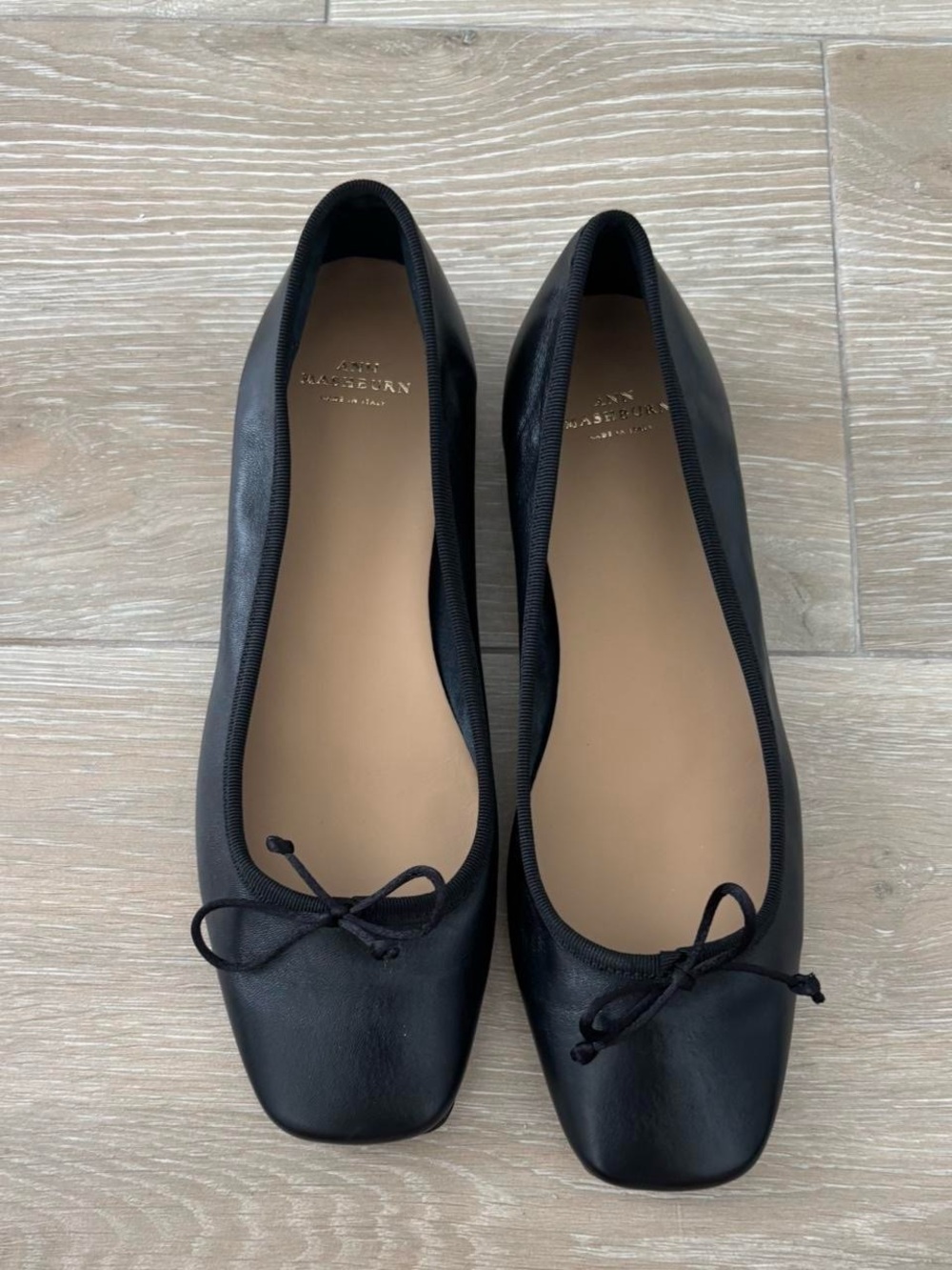 ANN MASHBURN Women's Black Leather Ballet Flats with Bow